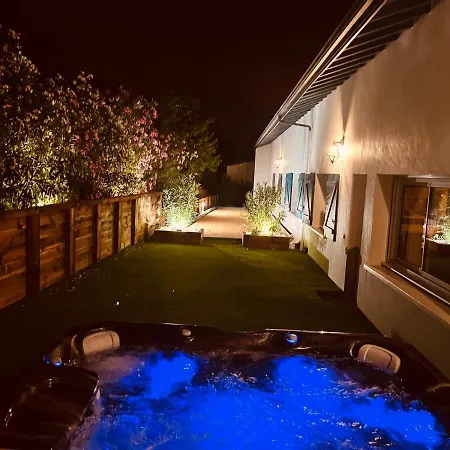 Villa A 100 M Du Quartier Des Docks De Biarritz Jacuzzi , Piscine Chauffee , Petanque Arcangues
